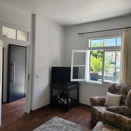 Oscar House Free Parking