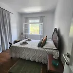Oscar House Free Parking *