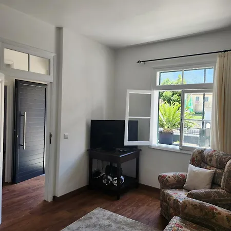 Oscar House Free Parking *