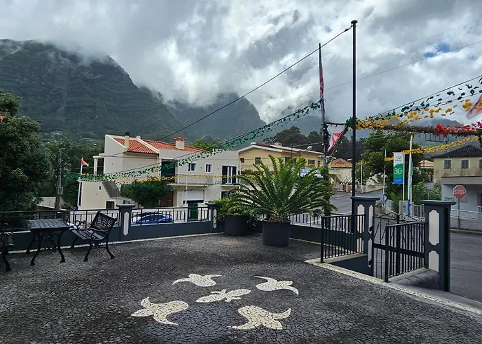 Oscar House Free Parking *