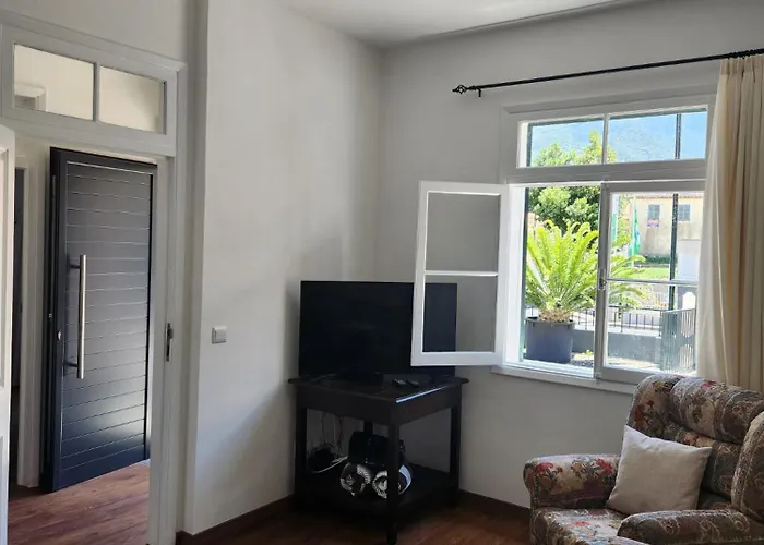 Oscar House Free Parking